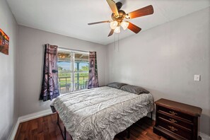 2 bedrooms, free WiFi, bed sheets - 7 Historic Hico Farmhouse  | Glamping Near Fossil Rim & Dinosaur World (Hico)