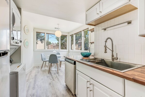 冷蔵庫、電子レンジ、オー��ブン、コンロ