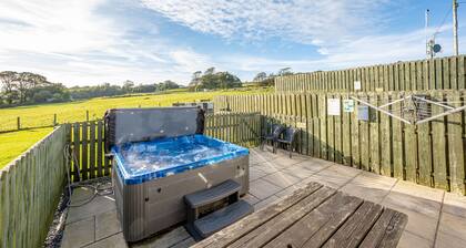 Auchenlarie Courtyard No 1 - a cottage that sleeps 5 guests in 3 bedrooms
