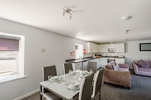 Fridge, microwave, oven, dishwasher - Auchenlarie Courtyard No 1 -  a cottage that sleeps 5 guests  in 3 bedrooms (Gatehouse of Fleet)