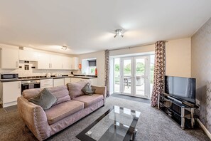 TV - Auchenlarie Courtyard No 2 -  a cottage that sleeps 6 guests  in 4 bedrooms (Gatehouse of Fleet)