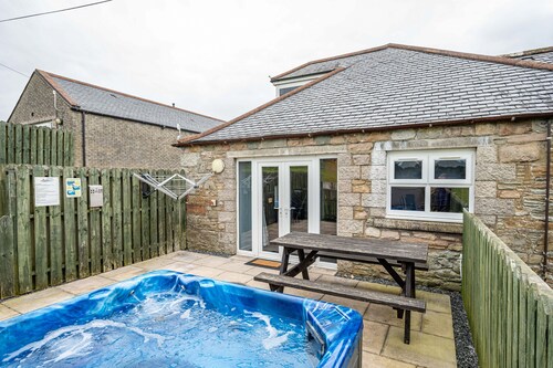 Auchenlarie Courtyard No 2 -  a cottage that sleeps 6 guests  in 4 bedrooms