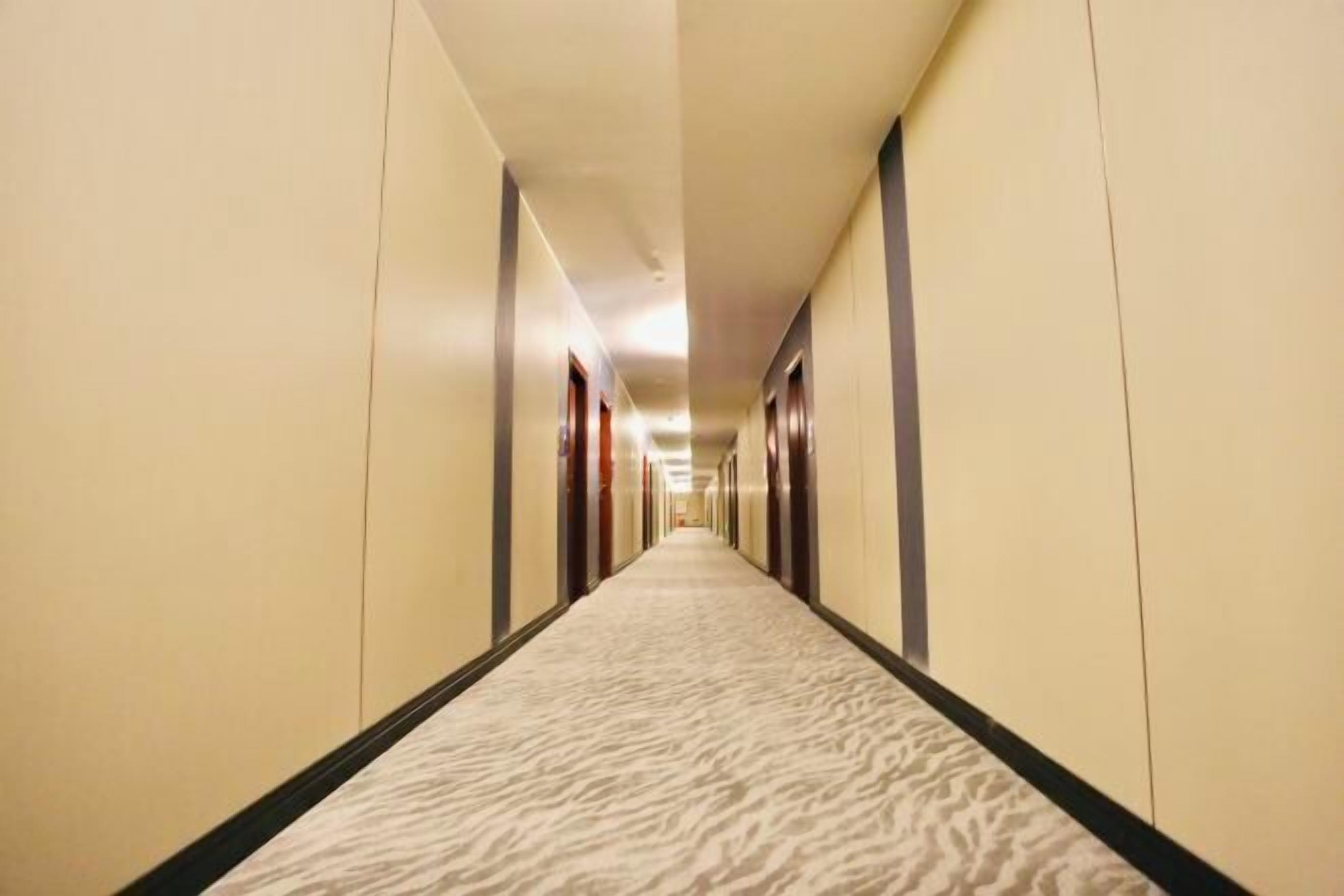 المنشأة من الداخل