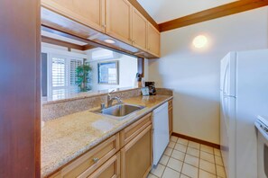 Frigorifero, forno, piano cottura, lavastoviglie