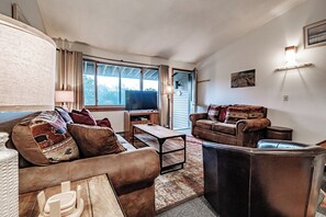 Living area - One bedroom Cascades C-22 sleeps 6 (Newry)