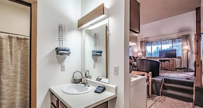 One bedroom Cascades C-22 sleeps 6