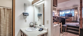 One bedroom Cascades C-22 sleeps 6
