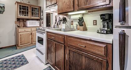 One Bedroom Cascades A-24, direct access from outside, sleeps 6