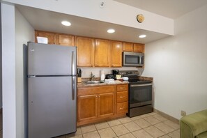 Fridge, microwave, stovetop, dishwasher
