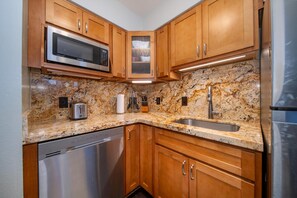 Fridge, microwave, stovetop, dishwasher