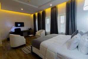 ห้องคลาสสิก, ระเบียง, วิวเมือง | โต๊ะทำงาน, พื้นที่ทำงานแบบใช้แล็ปท็อป, Wi-Fi ฟรี