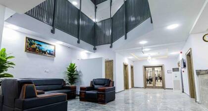 Crownsville Hotel - Airport Road