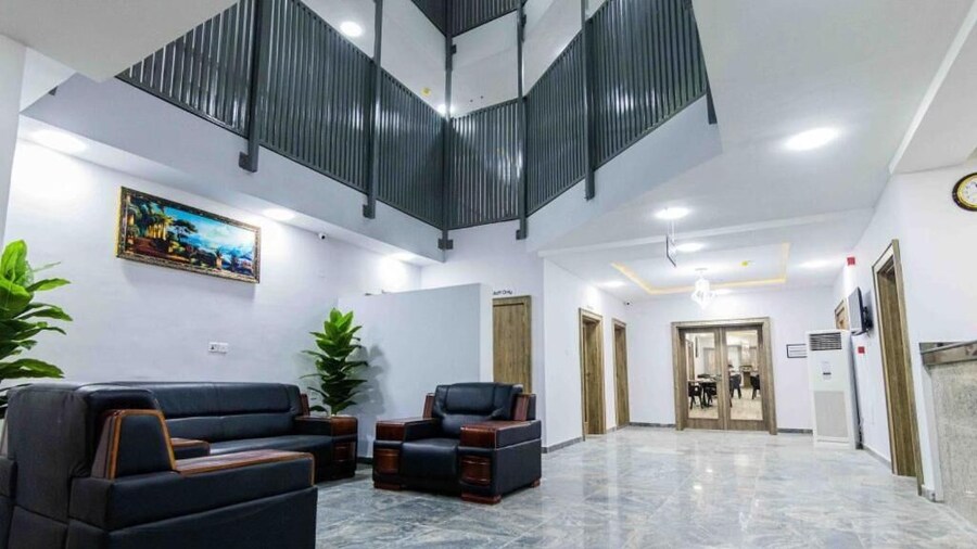 Crownsville Hotel - Airport Road