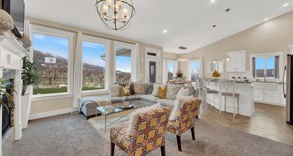Near Ski Resorts 
-Stunning Sunsets
- Hottub
- Fireplace over tub
-Air hocky