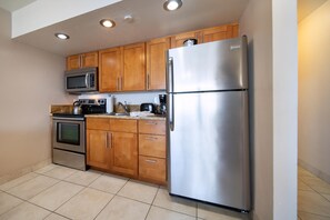 Refrigerador, horno, parrilla de estufa y lavavajillas 