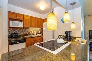 Fridge, microwave, stovetop, dishwasher