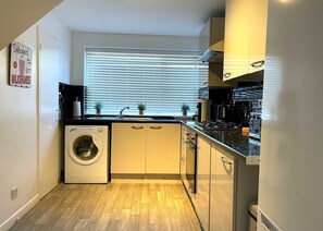 Réfrigérateur, micro-ondes, four, lave-vaisselle