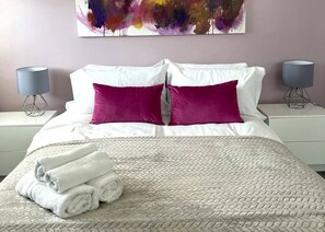 2 chambres, fer et planche à repasser, Wi-Fi gratuit, draps fournis