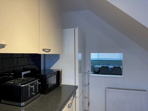 Réfrigérateur, micro-ondes, four, lave-vaisselle