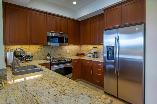 Fridge, microwave, stovetop, dishwasher