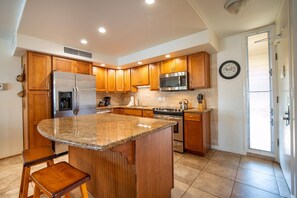 Fridge, microwave, stovetop, dishwasher