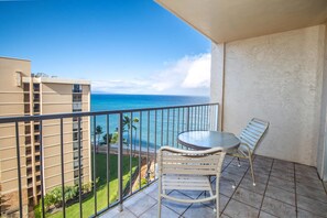Outdoor dining - Royal Kahana Maui 1119 Ocean View Studio (Lahaina)