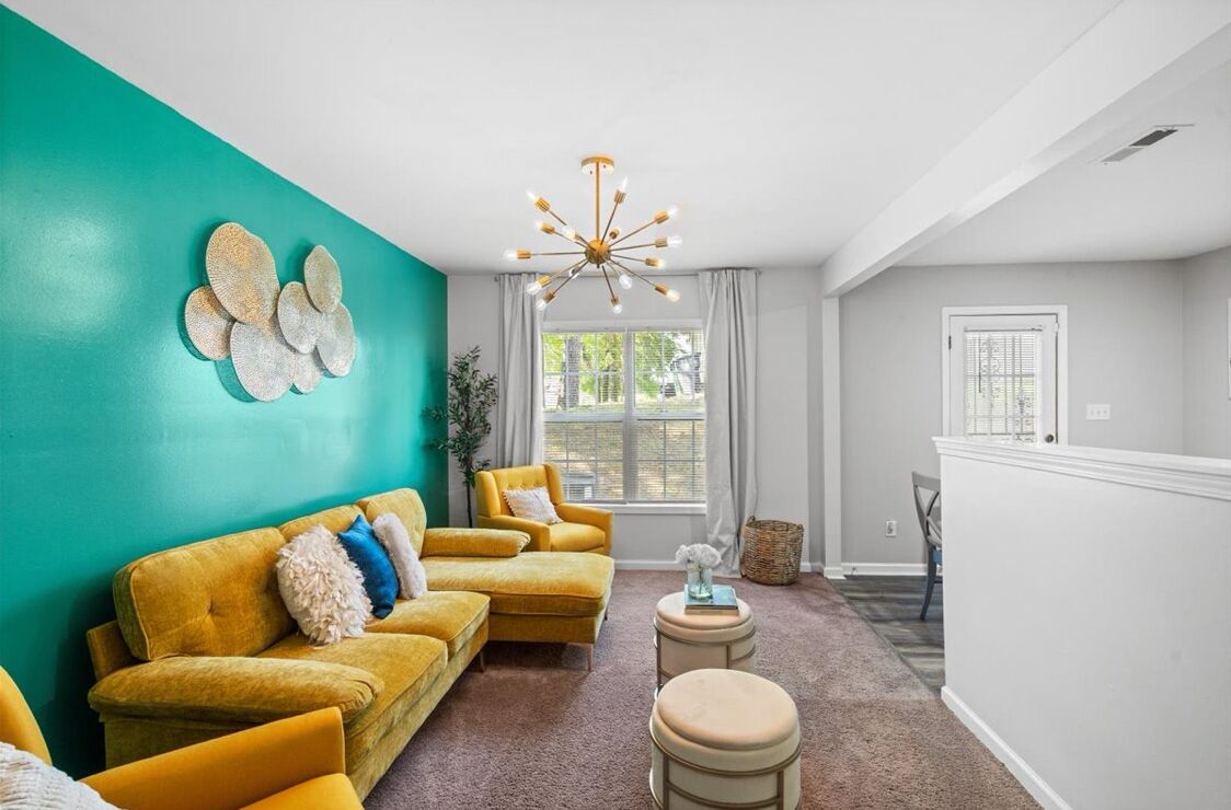 Charming 3 bed, 3 bath townhouse 10 min from CLT Airport and Uptown Charlotte!