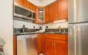 Kühlschrank, Ofen, Herdplatte, Geschirrspüler