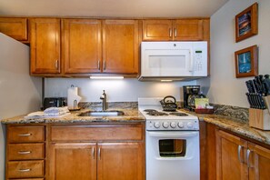 Fridge, microwave, stovetop, dishwasher