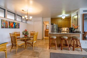 Dining - Royal Kahana Maui 408 Oceanfront 1 Bedroom (Lahaina)