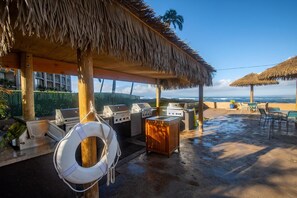 Terrace/patio - Royal Kahana Maui 708 Oceanfront 1 Bedroom (Lahaina)