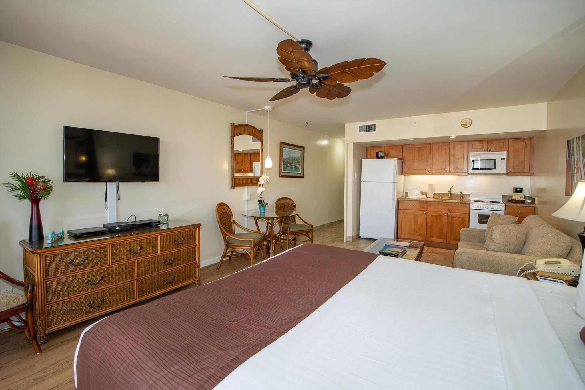 In-room safe, iron/ironing board, WiFi, bed sheets