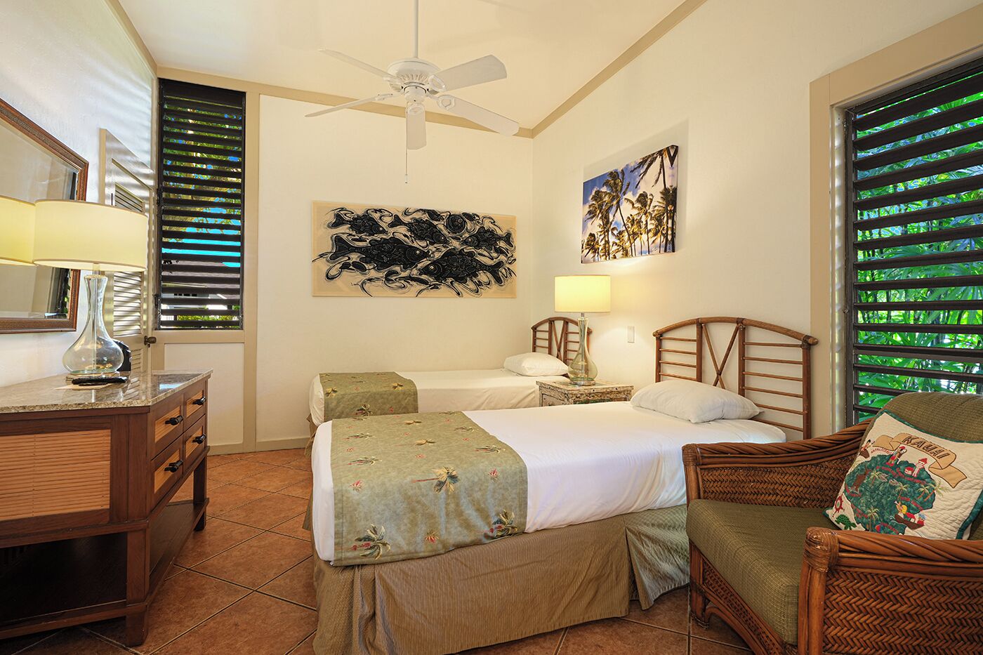 2 chambres, coffres-forts dans les chambres, fer et planche à repasser