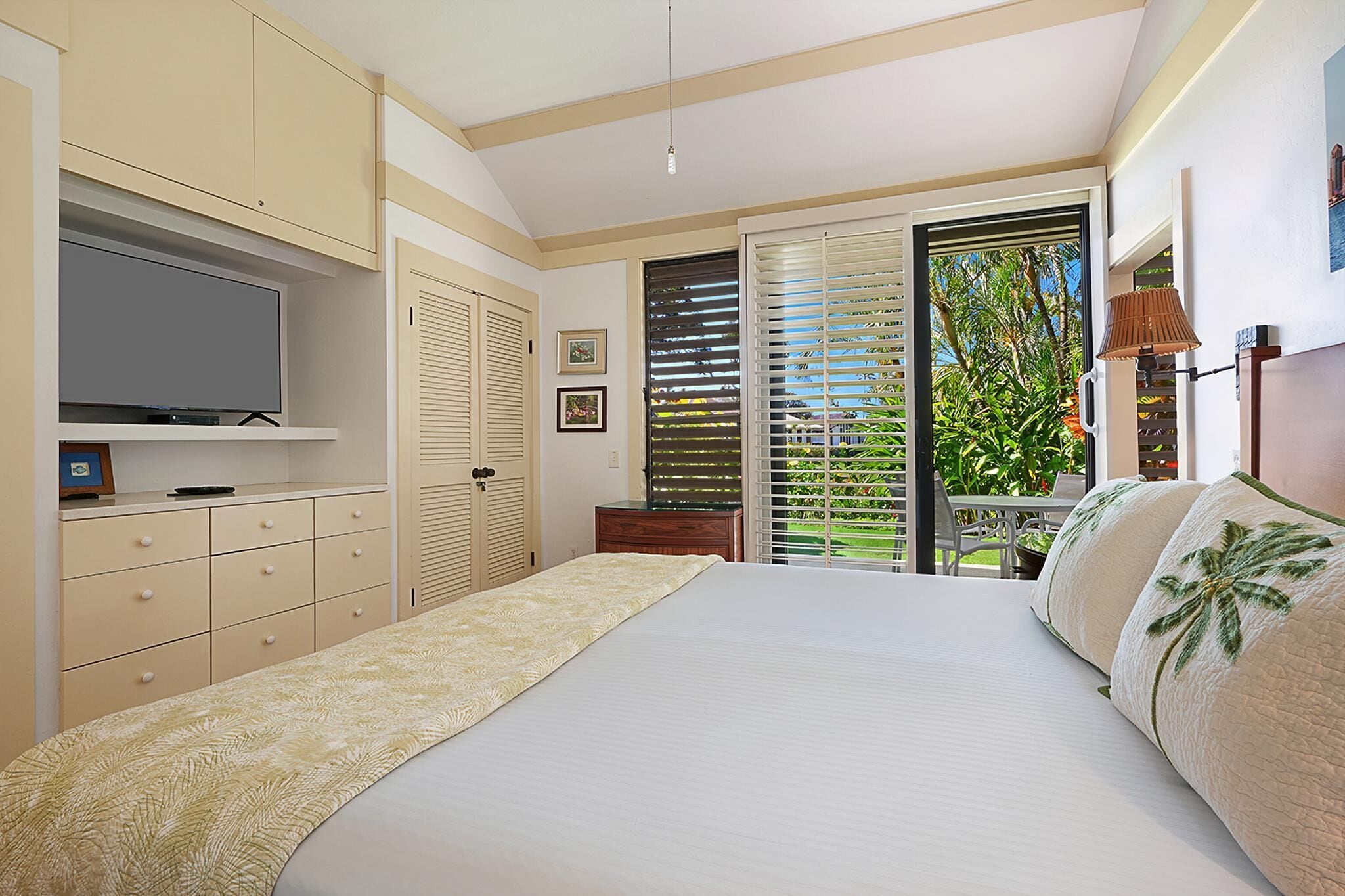 2 bedrooms, in-room safe, iron/ironing board, WiFi