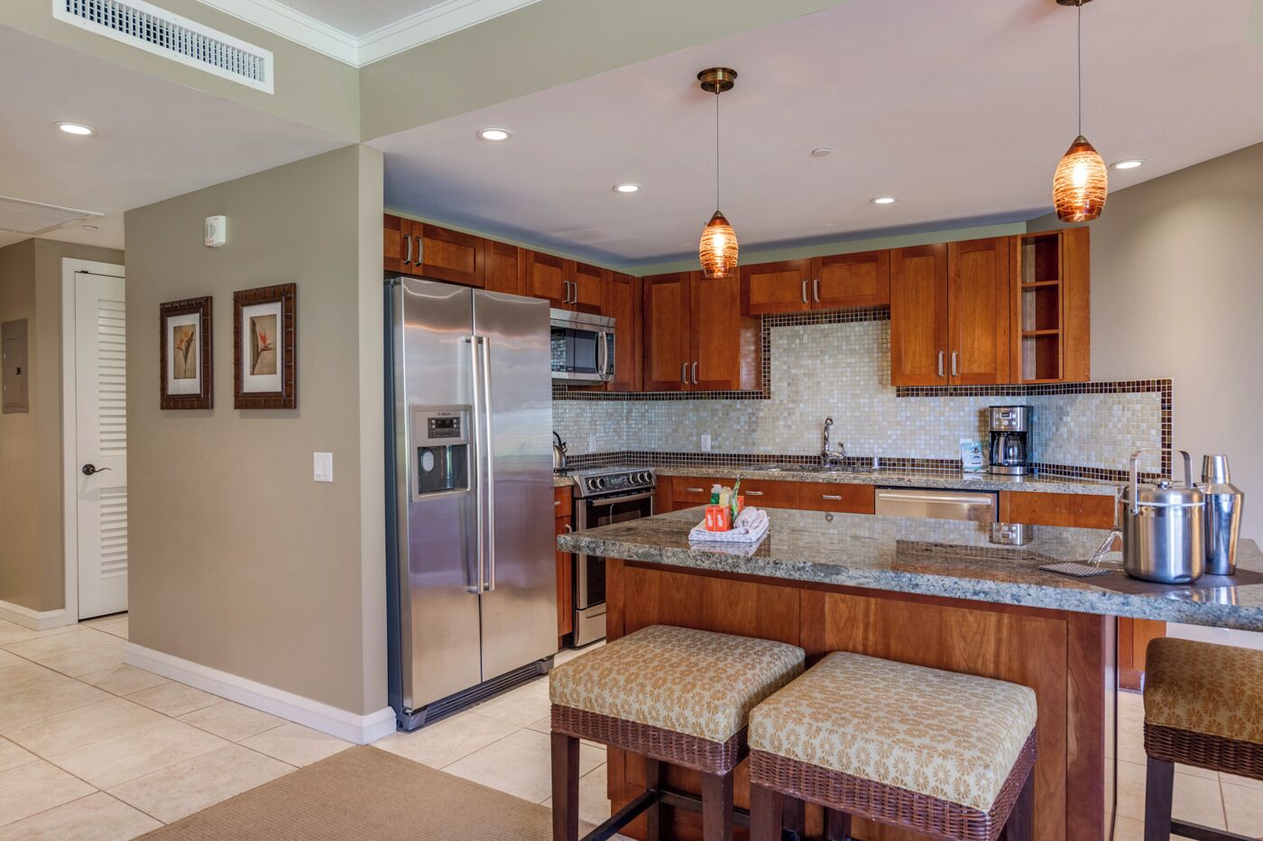 Kühlschrank, Mikrowelle, Herdplatte, Geschirrspüler