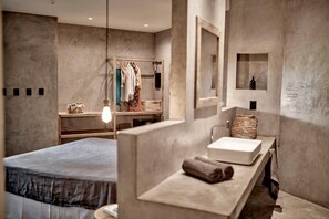 Suite (Master Q7) | Bathroom | Shower, hair dryer, towels, soap - Villa Mango Jeri (Jijoca de Jericoacoara)