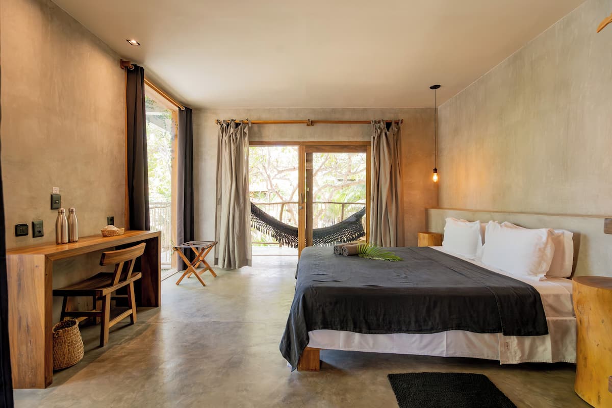 Suite (Master Q4) | 1 bedroom, in-room safe, free WiFi