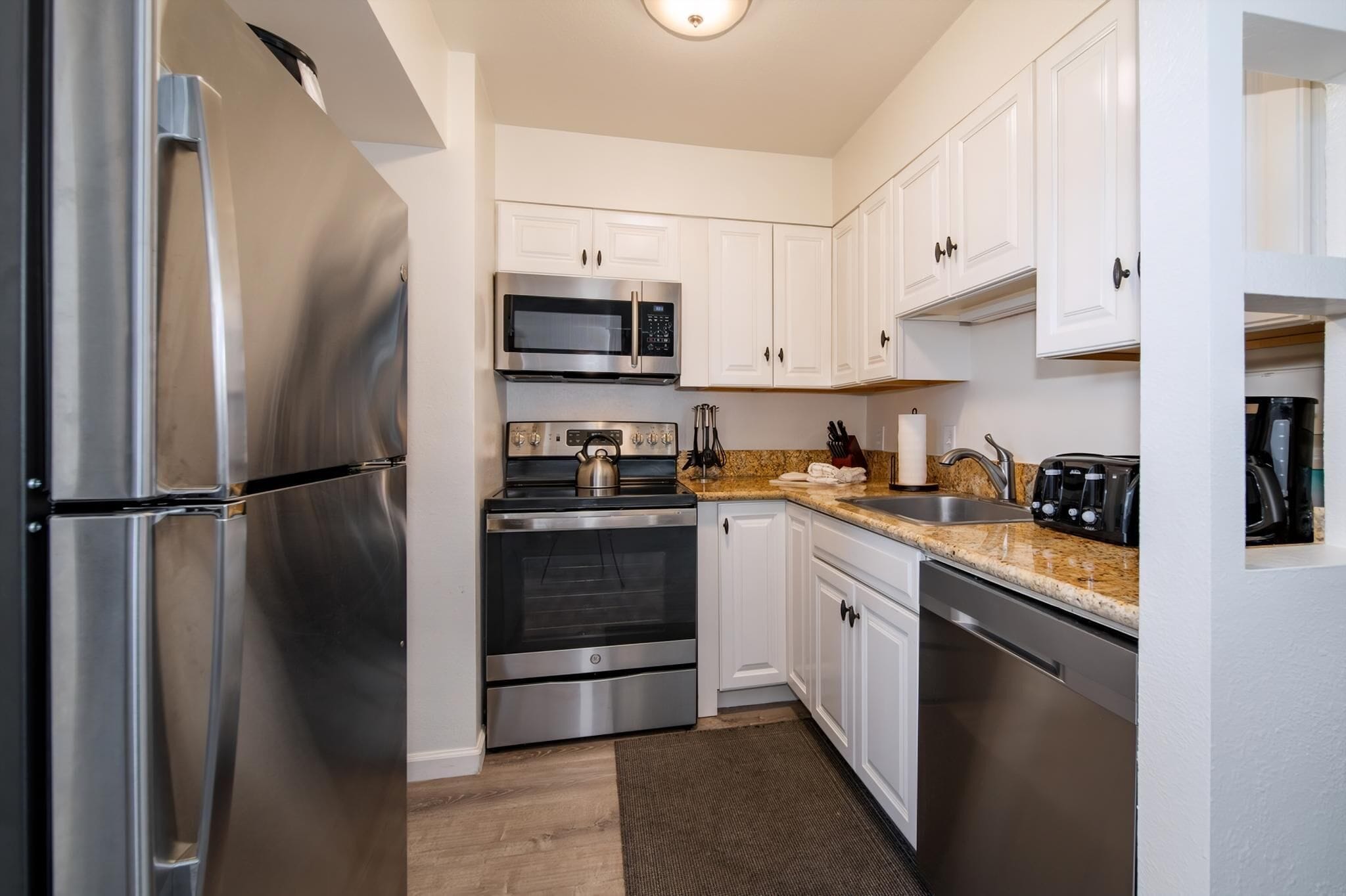 Fridge, oven, stovetop, dishwasher