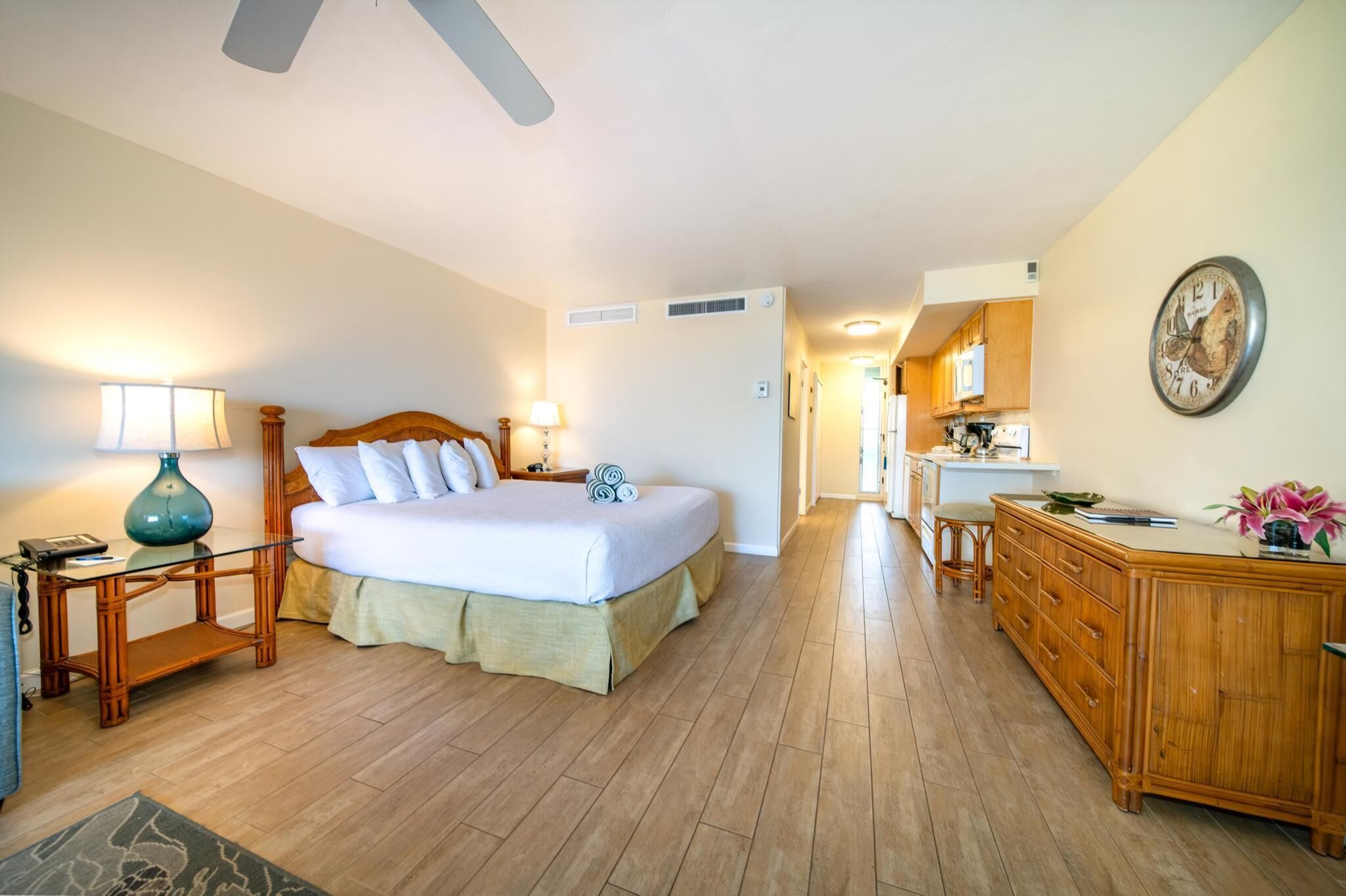 In-room safe, iron/ironing board, WiFi, bed sheets