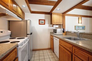 Kühlschrank, Ofen, Herdplatte, Geschirrspüler