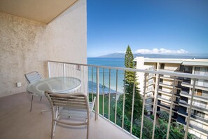 Property grounds - Royal Kahana Maui 903 Ocean View Studio (Lahaina)