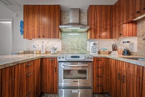 Refrigerador, microondas, parrilla de estufa y lavavajillas 