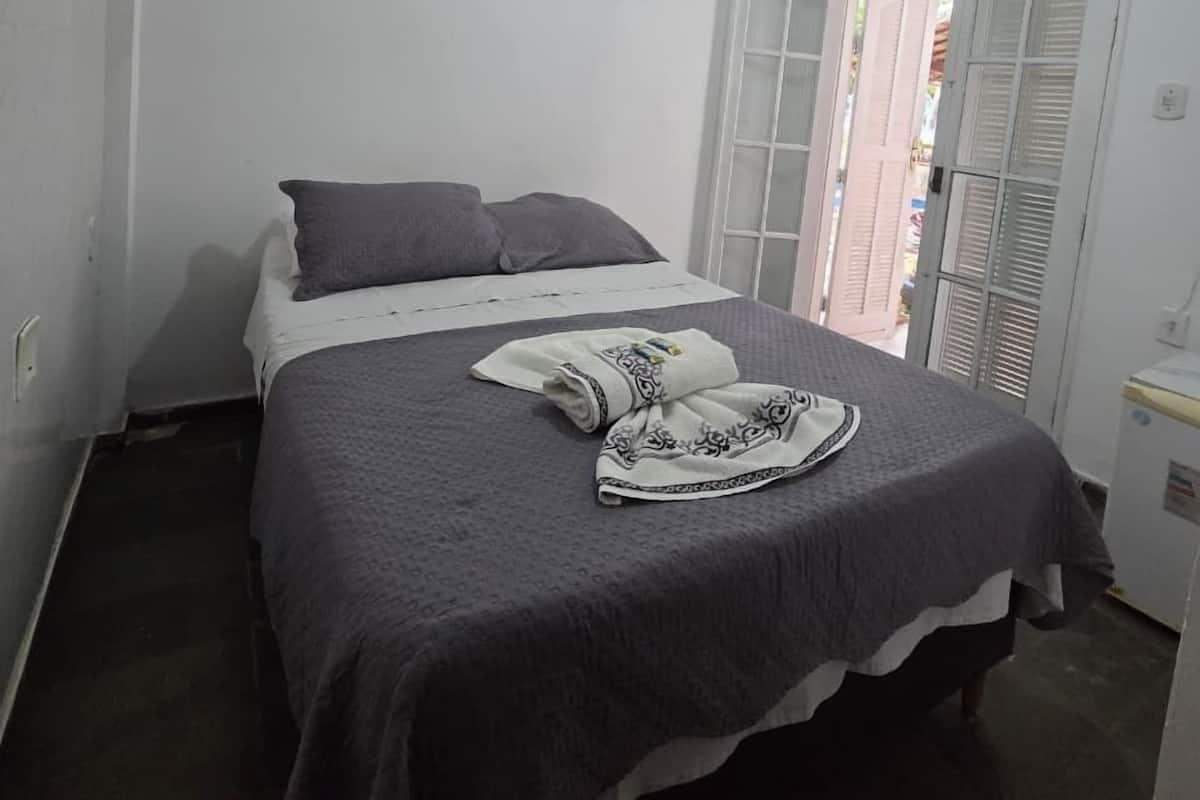 Habitación económica con 1 cama doble o 2 individuales | Wifi gratis