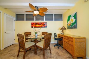 Dining - Royal Kahana Maui 912 Oceanfront 1 Bedroom (Lahaina)