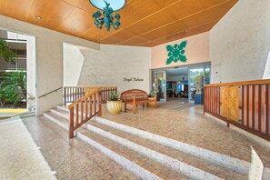 Lobby - Royal Kahana Maui 912 Oceanfront 1 Bedroom (Lahaina)