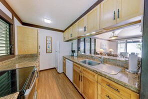 Jääkaappi, uuni, liesi, astianpesukone