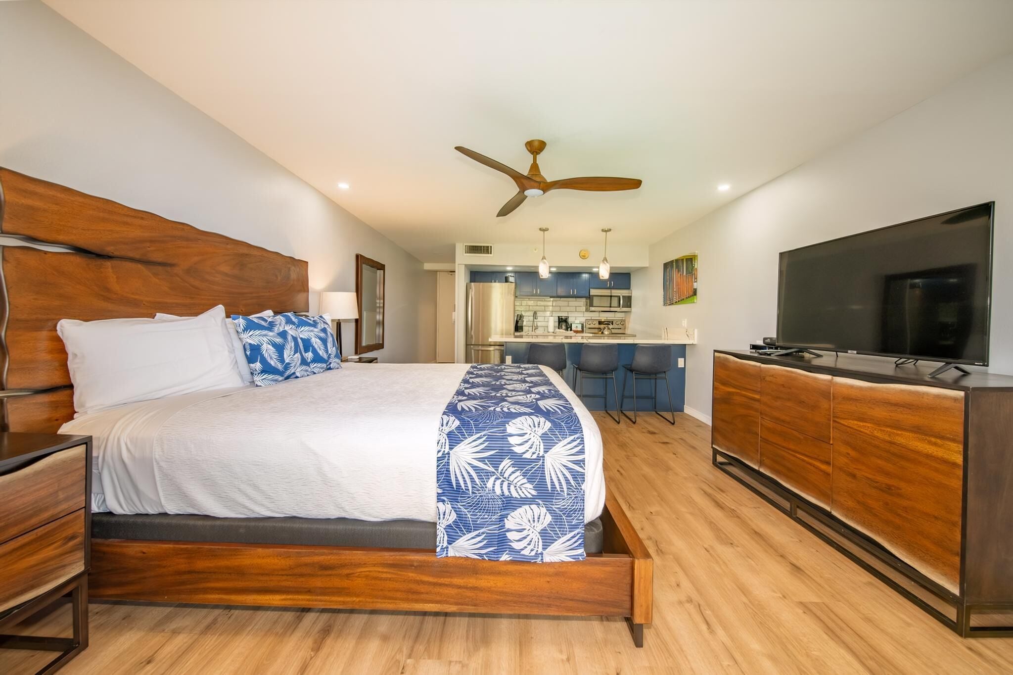 In-room safe, iron/ironing board, WiFi, bed sheets