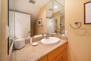 Unclassified image, 2 of 14, button