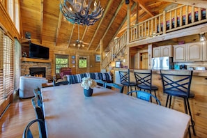 Cabin, Multiple Beds, Hot Tub, Mountain View (Edge of Glory) | Dining