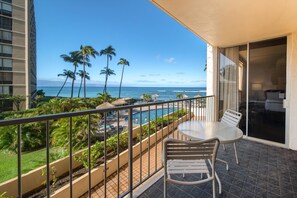 Outdoor dining - Royal Kahana Maui 215 Ocean View 1 Bedroom (Lahaina)